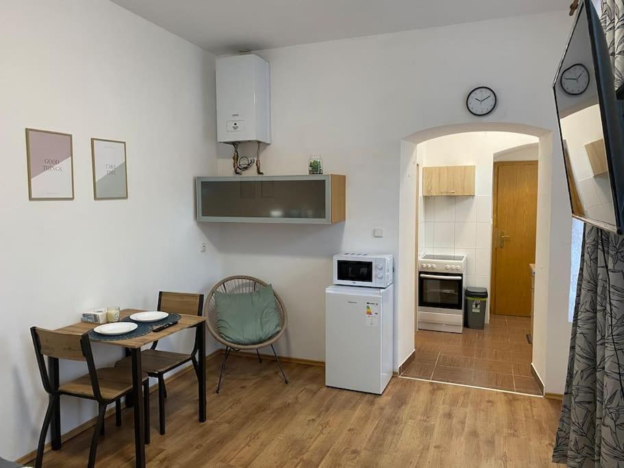 Cozy 1 Bedroom Studio In The Center Of Pilsen Zewnętrze zdjęcie